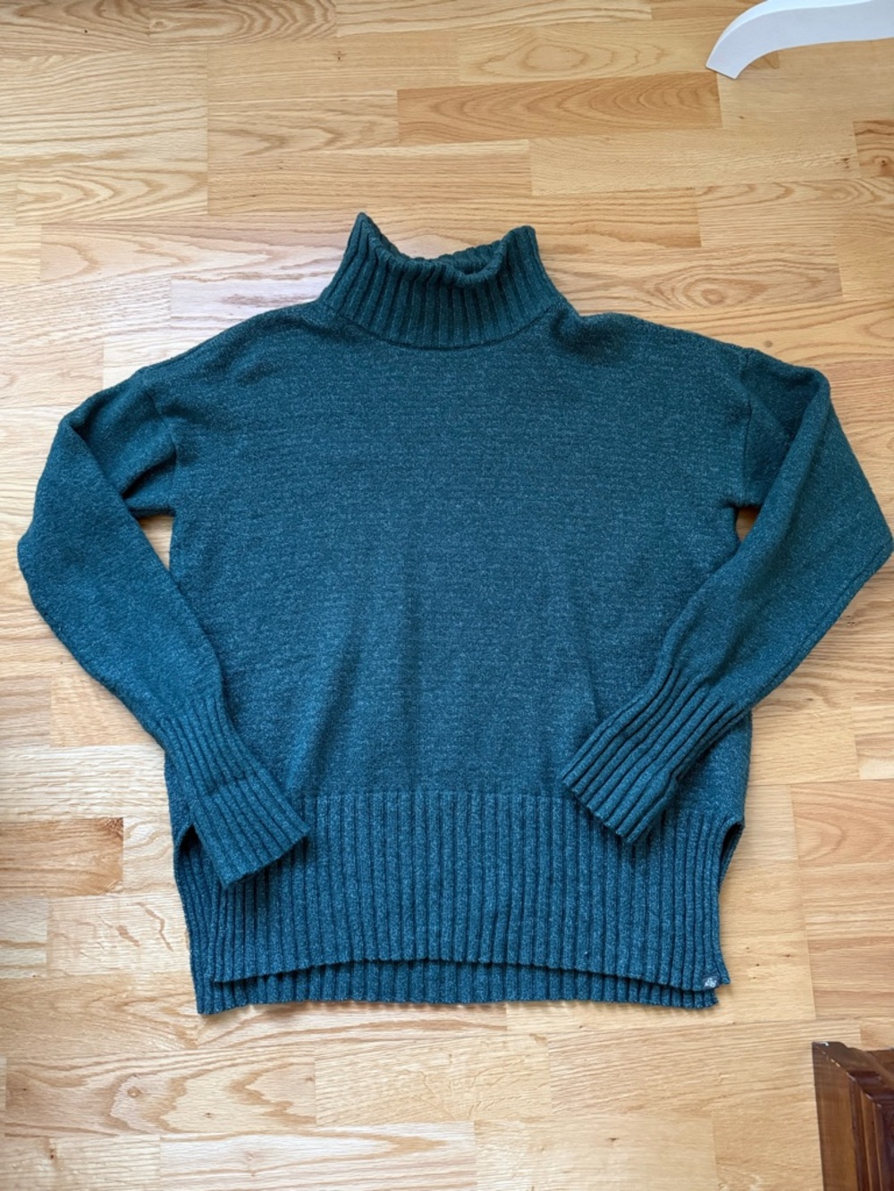 Eddie Bauer Women’s Medium Teal Turtleneck Sweater Cozy Ribbed Hem Relaxed Fit